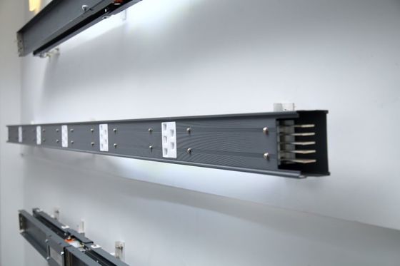 Iec 61439-1 IP54 380V 63A elektrische Busway-System-Kupfer-und Aluminiumstange beleuchtend